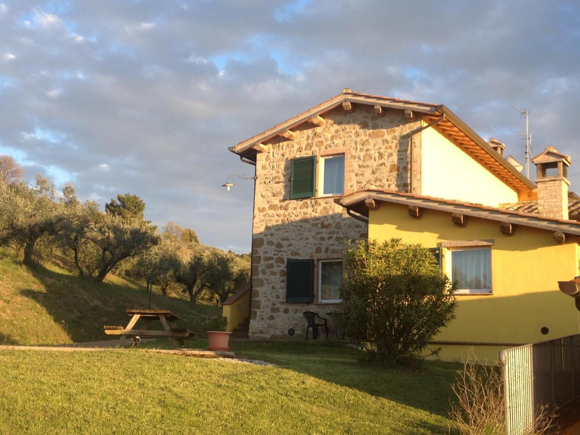 Il Poggio Delle Ginestre Guest House Torgiano Luaran gambar