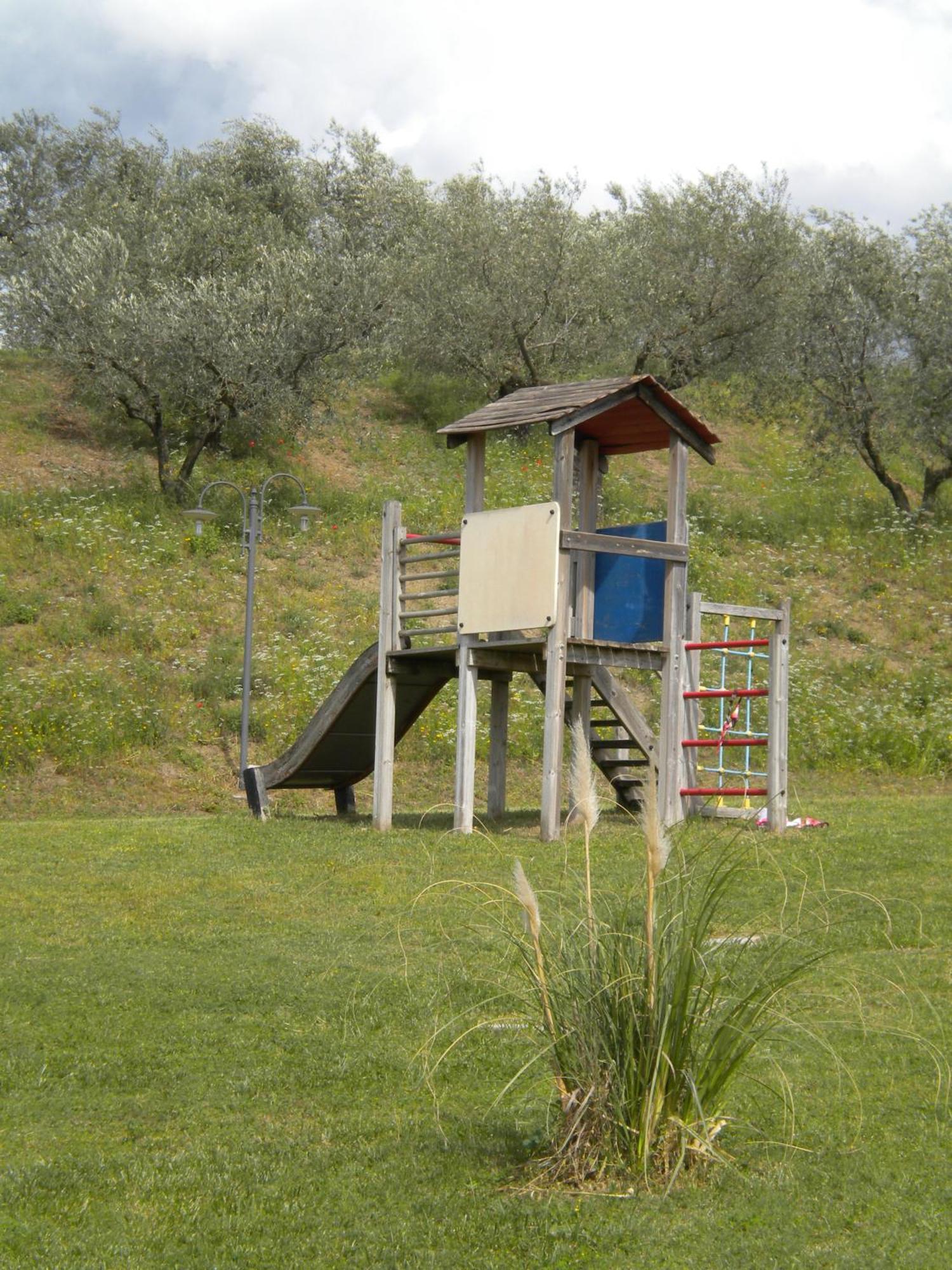 Il Poggio Delle Ginestre Guest House Torgiano Luaran gambar