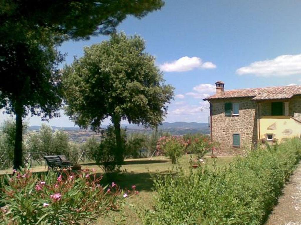 Il Poggio Delle Ginestre Guest House Torgiano Luaran gambar